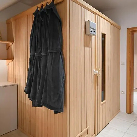 Stros With Private Sauna Apartman *