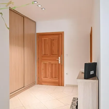 アパート Stros With Private Sauna クランスカゴーラ